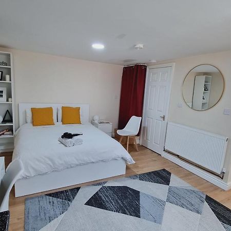 Lovely Studio-Flat With Free Parking, Free Wifi. Leeds  Buitenkant foto
