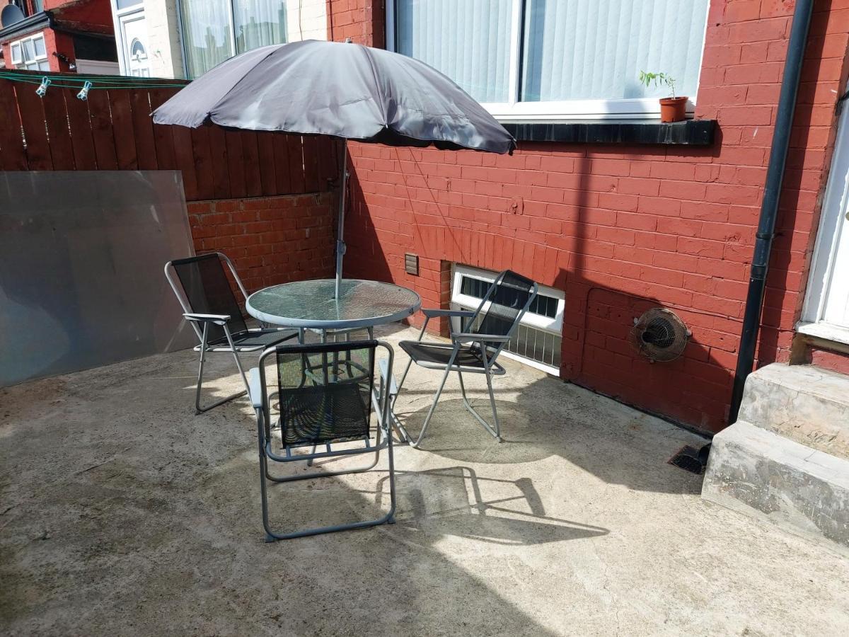 Lovely Studio-Flat With Free Parking, Free Wifi. Leeds  Buitenkant foto