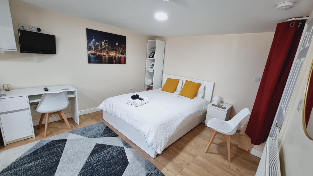 Lovely Studio-Flat With Free Parking, Free Wifi. Leeds  Buitenkant foto