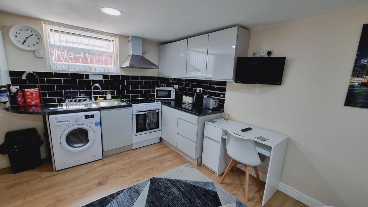 Lovely Studio-Flat With Free Parking, Free Wifi. Leeds  Buitenkant foto