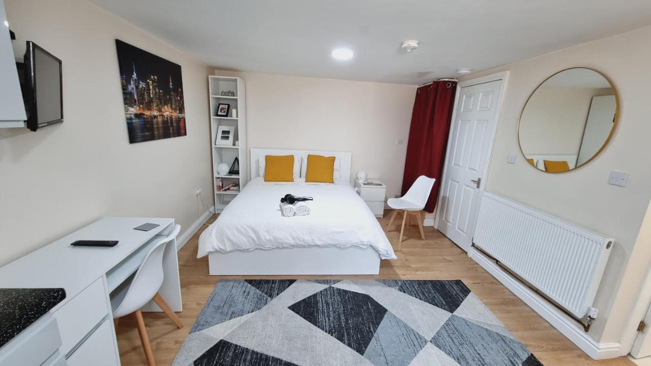 Lovely Studio-Flat With Free Parking, Free Wifi. Leeds  Buitenkant foto